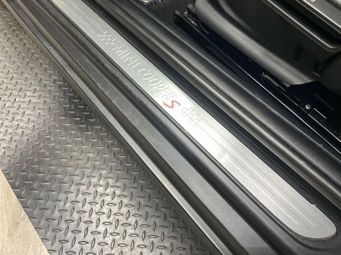 Used 2017 MINI Cooper S w/ Premium Package image 17