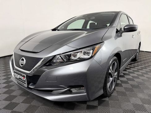 Used 2019 Nissan Leaf SV w/ SV Technology Package FWD image 3