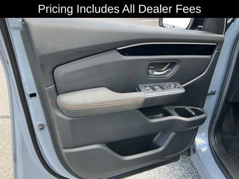 Used 2025 Honda Pilot Sport image 7
