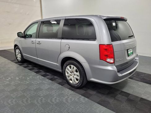Used 2018 Dodge Grand Caravan SE FWD image 3
