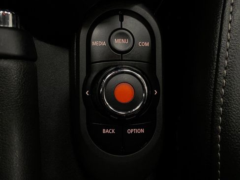 Used 2022 MINI Cooper 2-Door Hardtop w/ Storage Package image 23