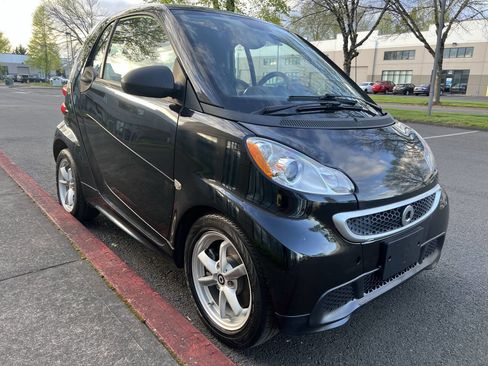Used 2014 smart fortwo passion RWD image 2