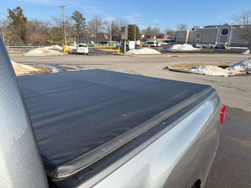 Used 2017 Nissan Titan SV image 34