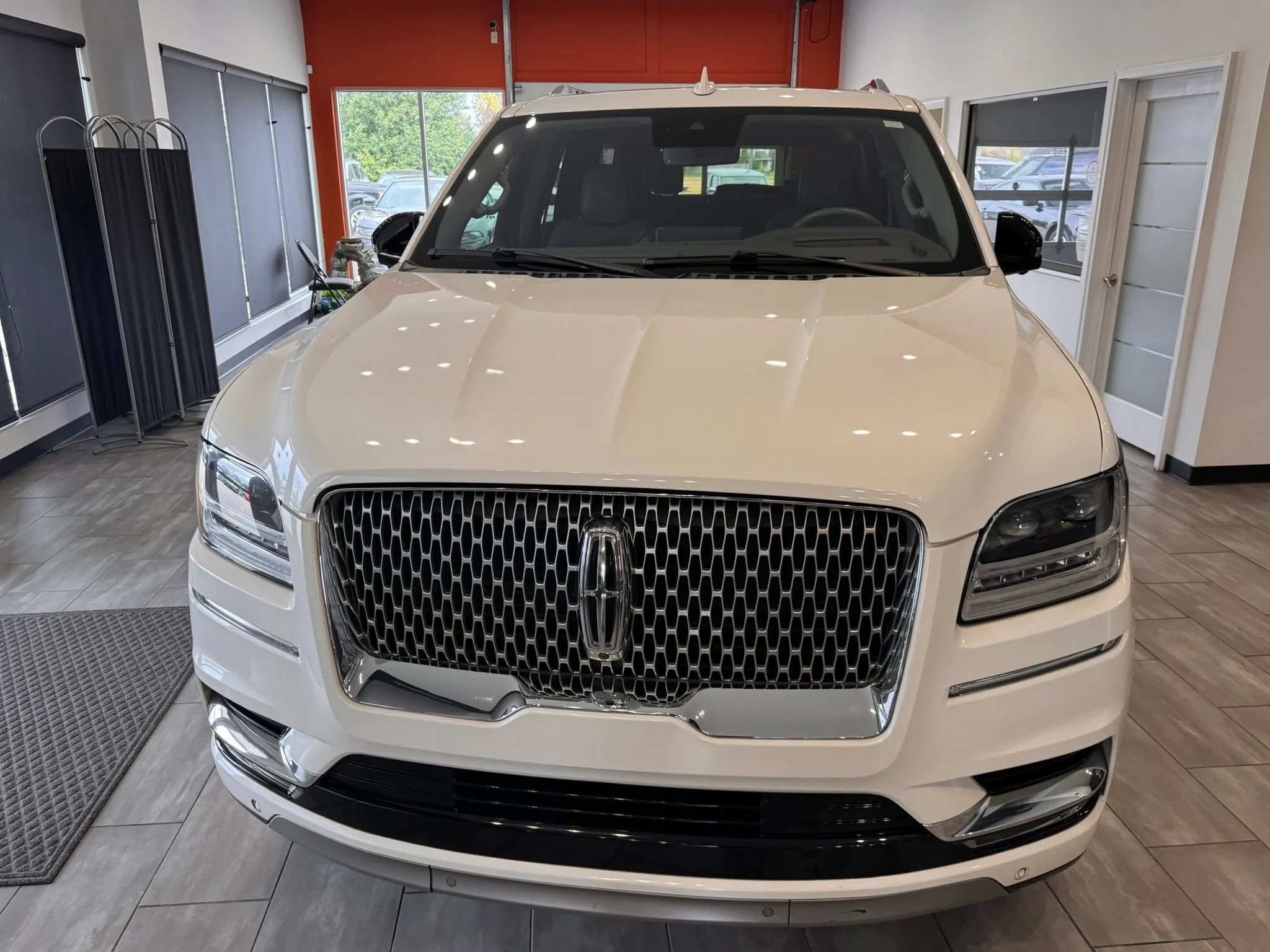 Used 2020 Lincoln Navigator L Reserve w/ Luxury Package AWD/4WD image 6