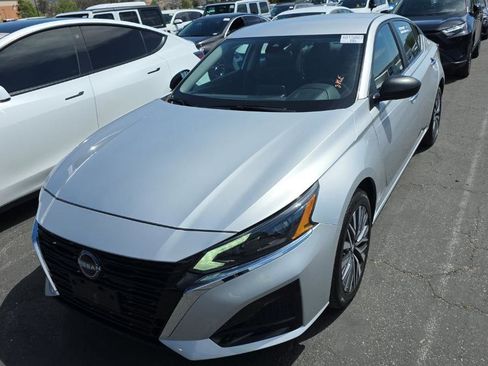 Used 2024 Nissan Altima 2.5 SV AWD/4WD image 1