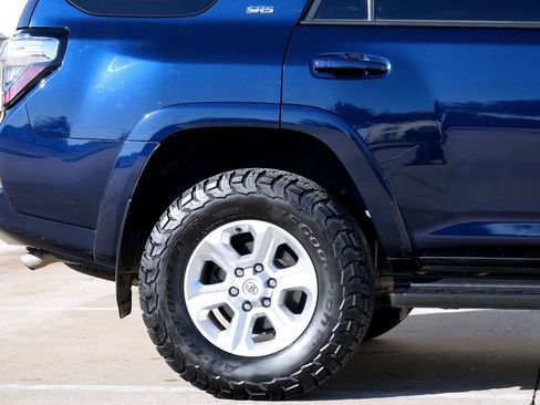 Used 2022 Toyota 4Runner SR5 Premium image 27