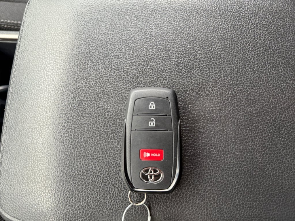 Used 2025 Toyota 4Runner TRD Off-Road AWD/4WD image 31