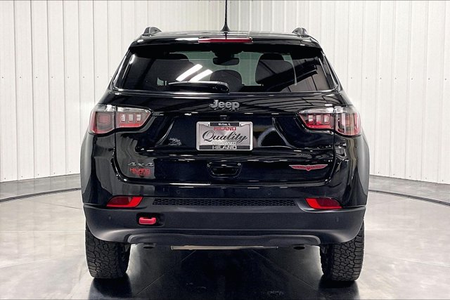 Used 2025 Jeep Compass Trailhawk w/ Sun & Sound Group AWD/4WD image 4