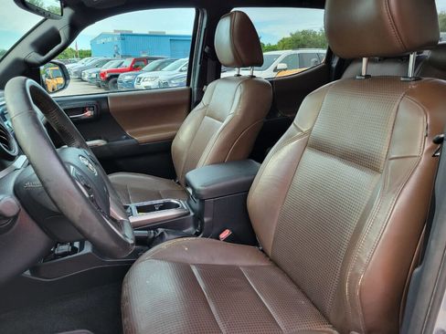 Used 2017 Toyota Tacoma Limited image 17