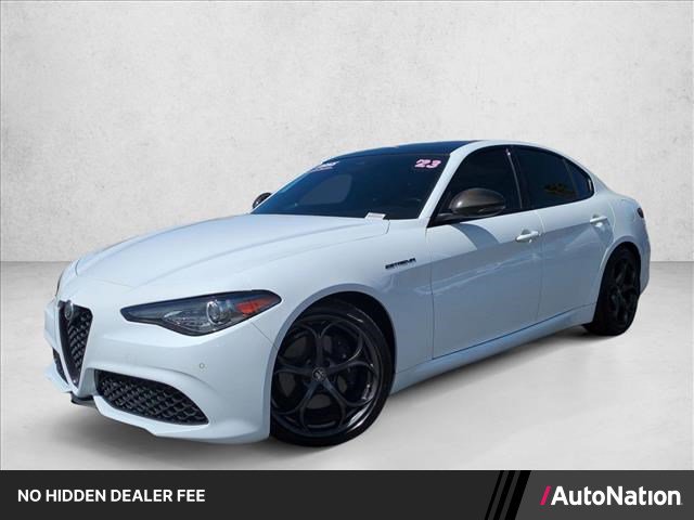Used 2023 Alfa Romeo Giulia Estrema RWD image 1