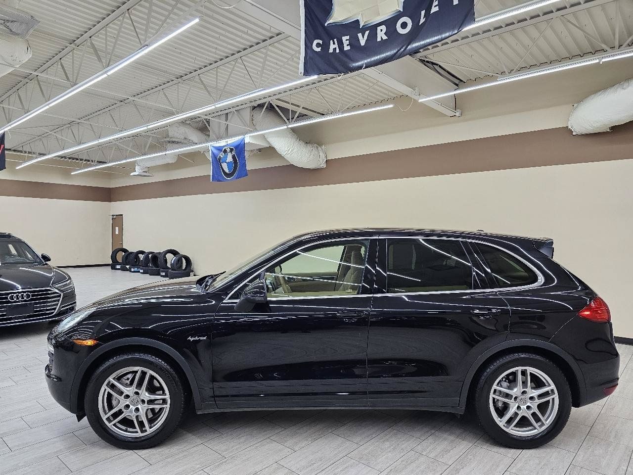 Used 2014 Porsche Cayenne S w/ Comfort Plus Package AWD/4WD image 10