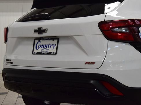 Used 2024 Chevrolet Trax RS FWD image 21