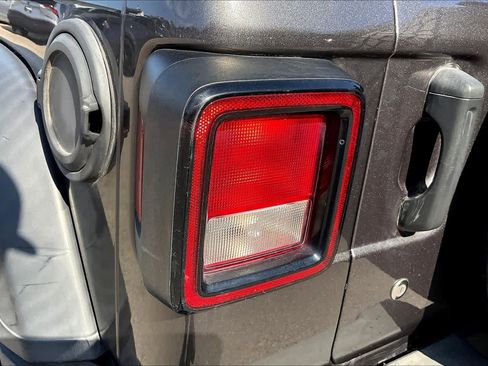 Used 2019 Jeep Wrangler Unlimited Sport image 27