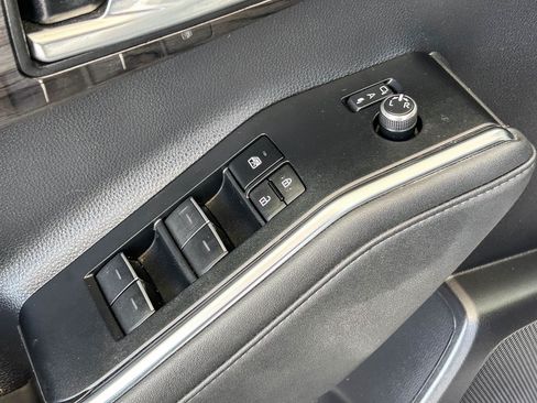 Used 2023 Toyota Highlander Limited FWD image 26