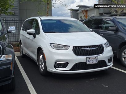 Used 2023 Chrysler Pacifica Touring-L