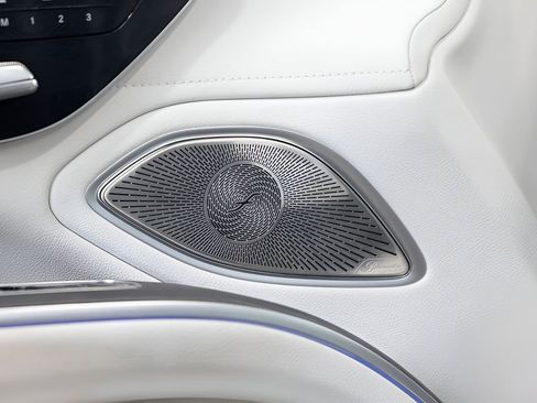 Used 2022 Mercedes-Benz EQS 580 4MATIC Sedan w/ Pinnacle Trim Package image 41