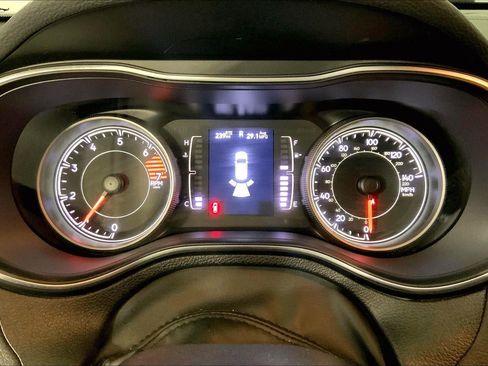 Used 2019 Jeep Cherokee Latitude Plus image 20