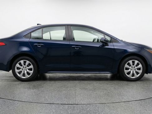 Used 2025 Toyota Corolla LE FWD image 11