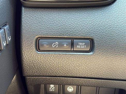 Used 2022 Nissan Rogue Sport SV w/ Technology Package FWD image 24
