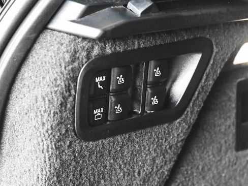 Used 2023 BMW X7 xDrive40i w/ Executive Package image 49