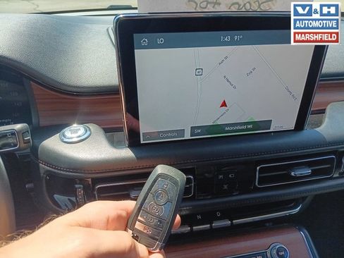 Used 2023 Lincoln Aviator Reserve AWD/4WD image 7