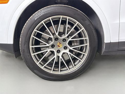 Certified 2023 Porsche Cayenne Platinum Edition AWD/4WD image 11