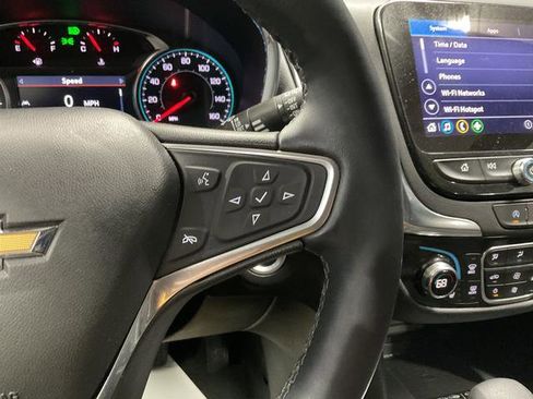 Used 2023 Chevrolet Equinox Premier image 8