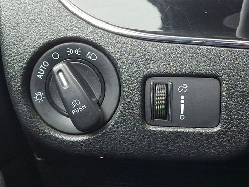 Used 2019 Dodge Grand Caravan SE image 23