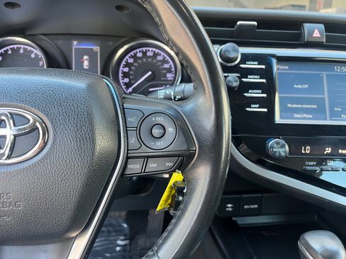 Used 2019 Toyota Camry SE FWD image 14