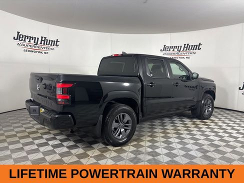 Used 2025 Nissan Frontier SV image 5