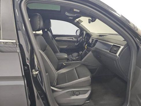 Used 2022 Volkswagen Atlas Cross Sport SEL R-Line AWD/4WD image 19