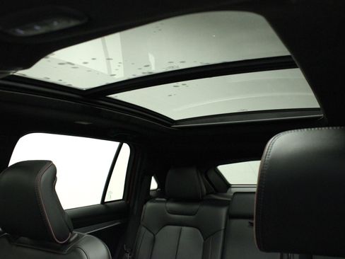 Used 2024 Jeep Wagoneer Launch Edition image 10