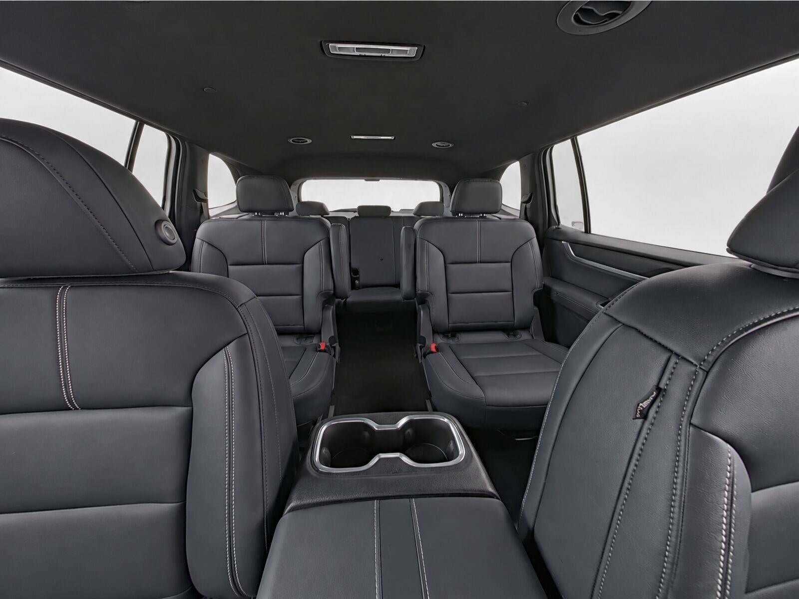Used 2026 GMC Acadia Elevation w/ Elevation Premium Package FWD image 11