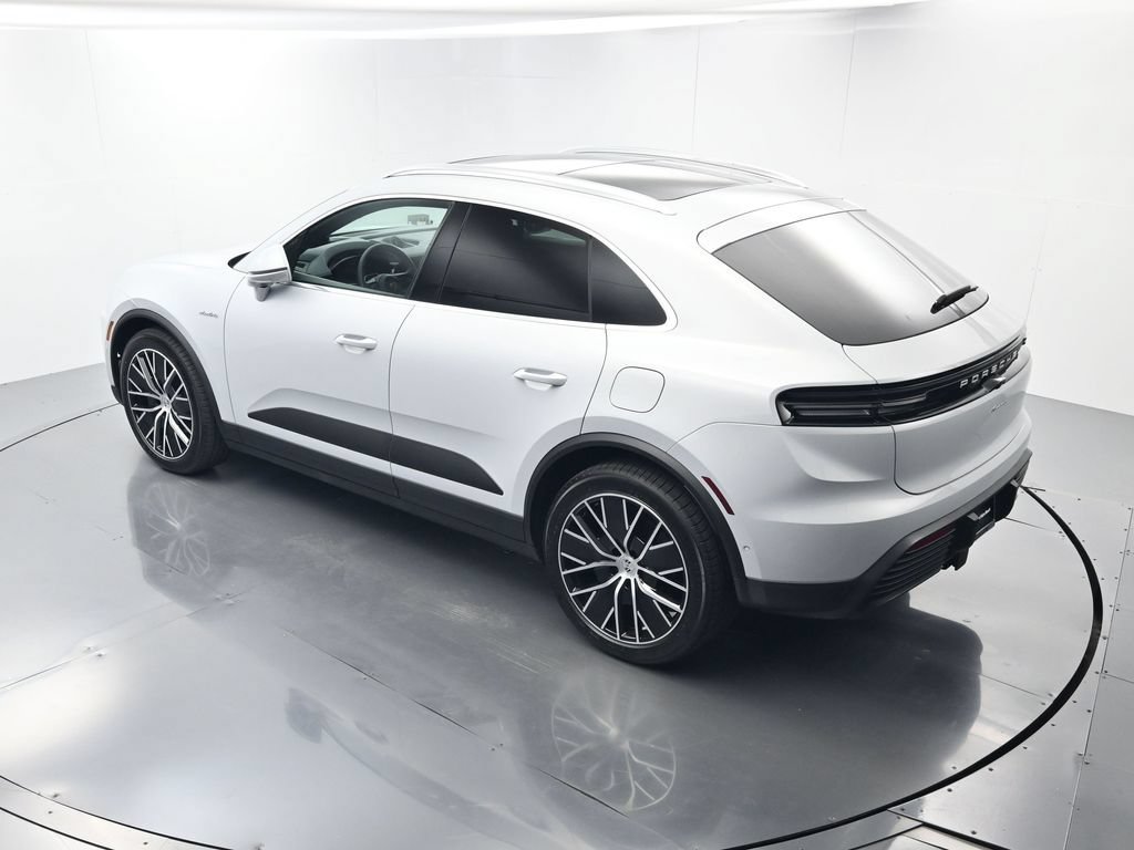 Certified 2026 Porsche Macan Electric RWD image 37