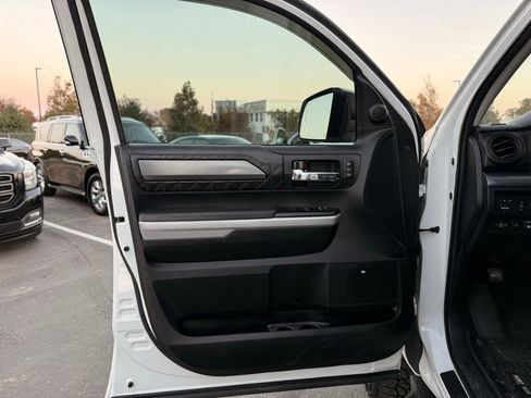 Used 2018 Toyota Tundra Platinum image 15