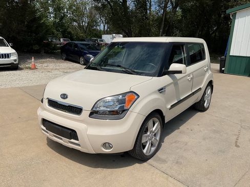 Used 2011 Kia Soul ! FWD image 5