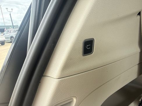 Used 2024 Chrysler Voyager LX FWD image 12