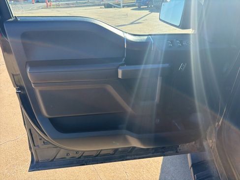 Used 2018 Ford F150 XLT w/ Equipment Group 302A Luxury image 12