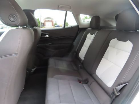 Used 2024 Chevrolet Trax LS w/ LS Convenience Package FWD image 21