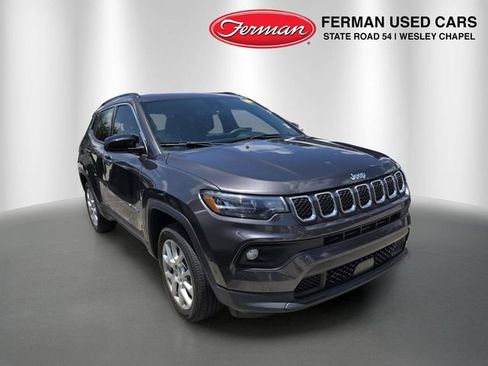 Used 2023 Jeep Compass Latitude AWD/4WD image 1