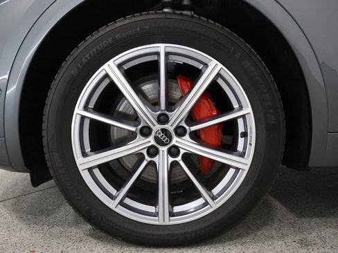 Used 2024 Audi Q5 e Prestige w/ Prestige Package image 5