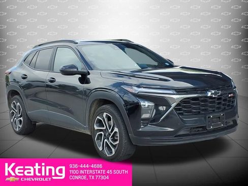 Used 2025 Chevrolet Trax RS w/ Sunroof Package image 3