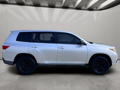 Used 2013 Toyota Highlander FWD image 6