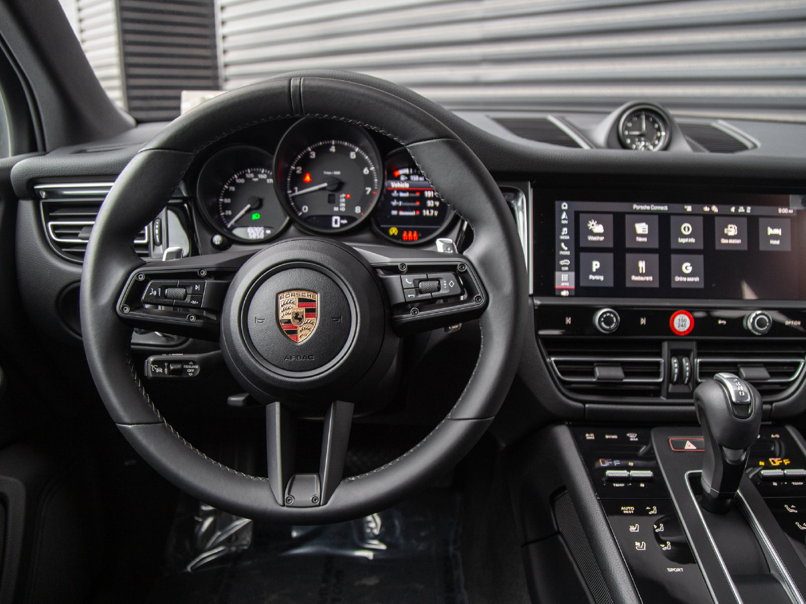 Certified 2023 Porsche Macan AWD/4WD image 16