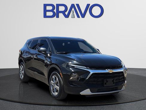 Used 2023 Chevrolet Blazer LT FWD image 2