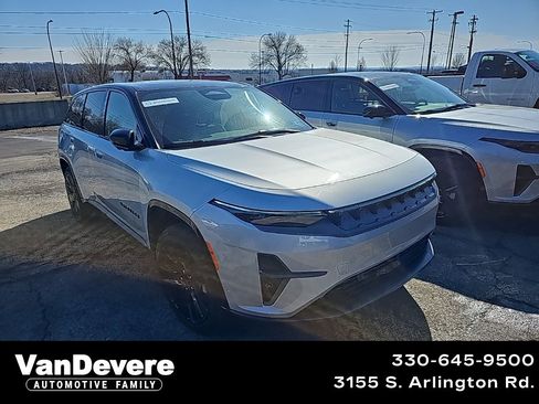 Used 2024 Jeep Wagoneer Launch Edition image 1