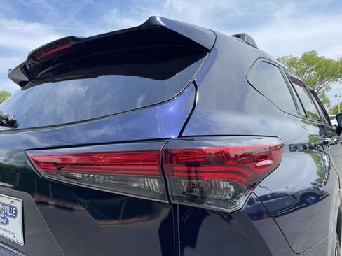 Used 2022 Toyota Highlander XSE AWD/4WD image 40