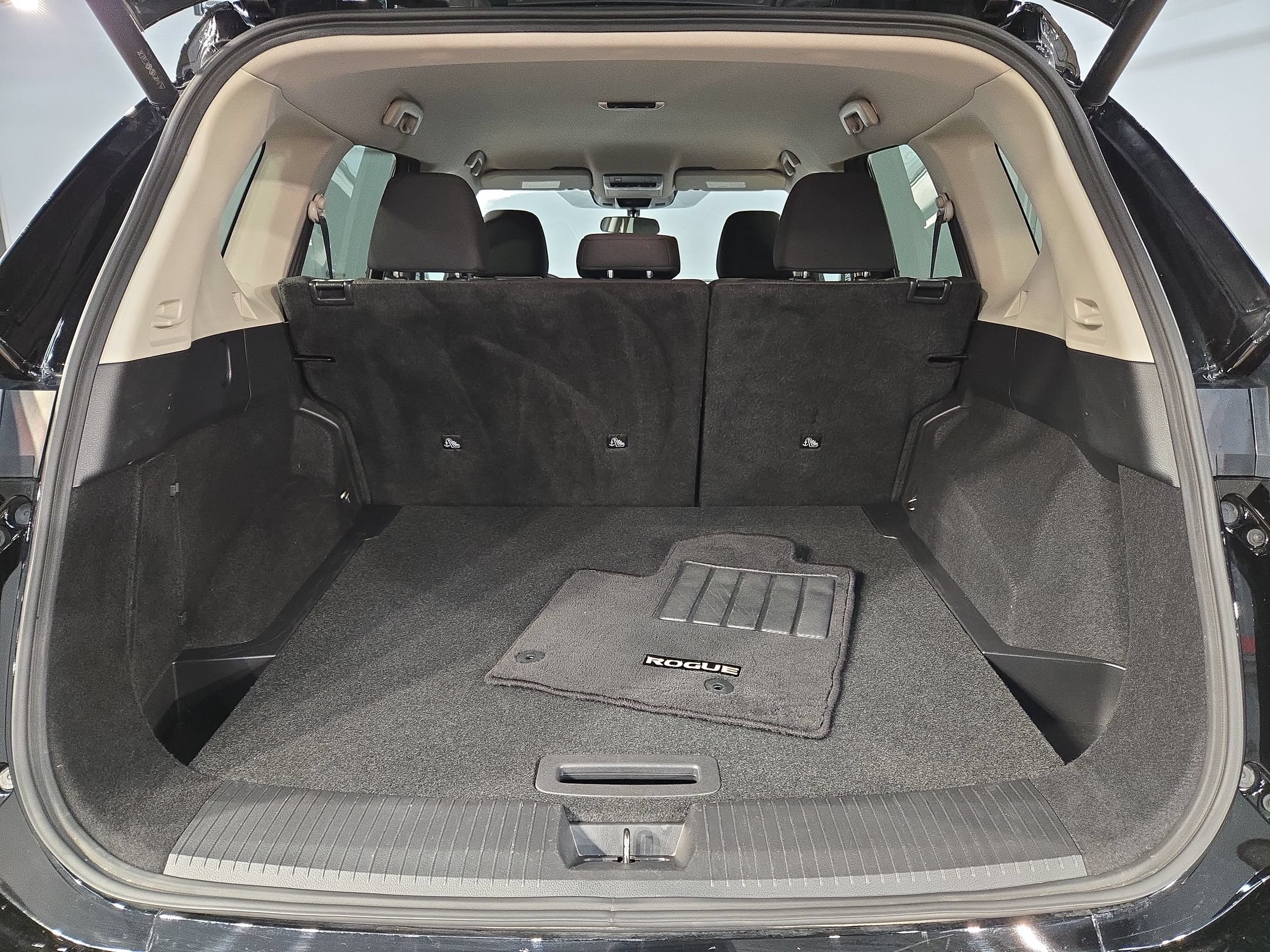 Used 2025 Nissan Rogue SV FWD image 18