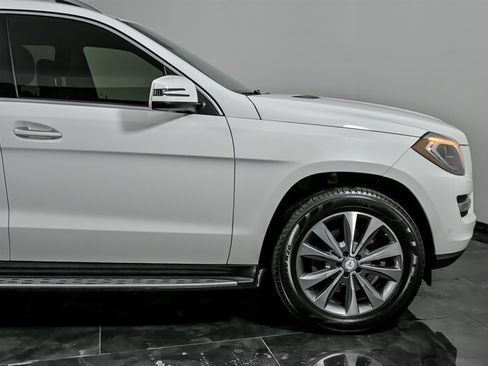 Used 2014 Mercedes-Benz GL 450 4MATIC w/ Lighting Package image 11