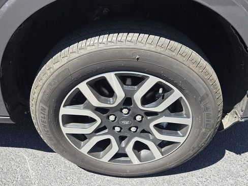 Used 2023 Ford Maverick Lariat w/ Lariat Luxury Package FWD image 18